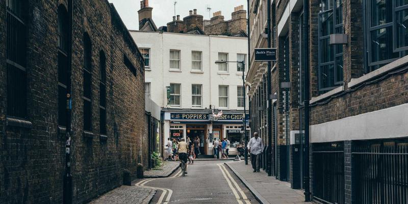 智慧城市建设中的法律护航：企业信息化项目投标与合同履行的全流程风控指南